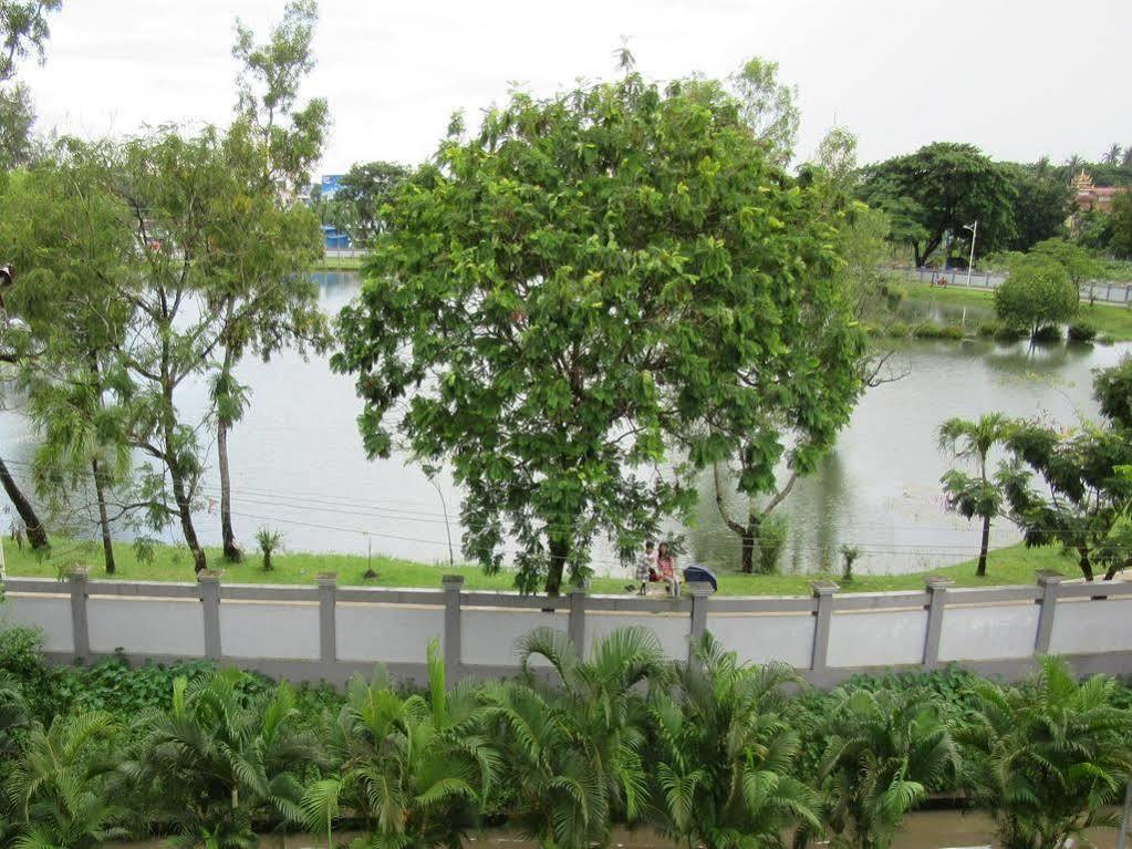 Galaxy Hotel Yangon Exterior foto